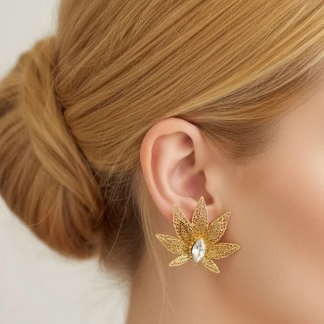 Brinco folheado flor 2