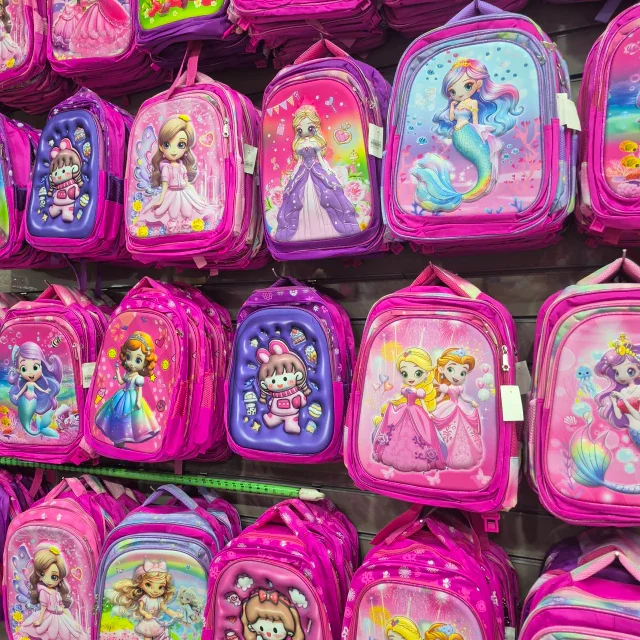 Kit C/6 MOCHILAS ESCOLAR 45 cm ESTAMPAS EM 3D FEMININAS (SEREIA,PRINCESA,UNICÓRNIO) Atacado