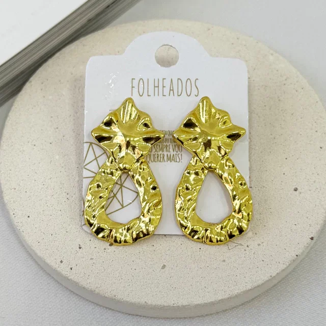 BRINCO FOLHEADO DOURADO GOTA VAZADA Atacado