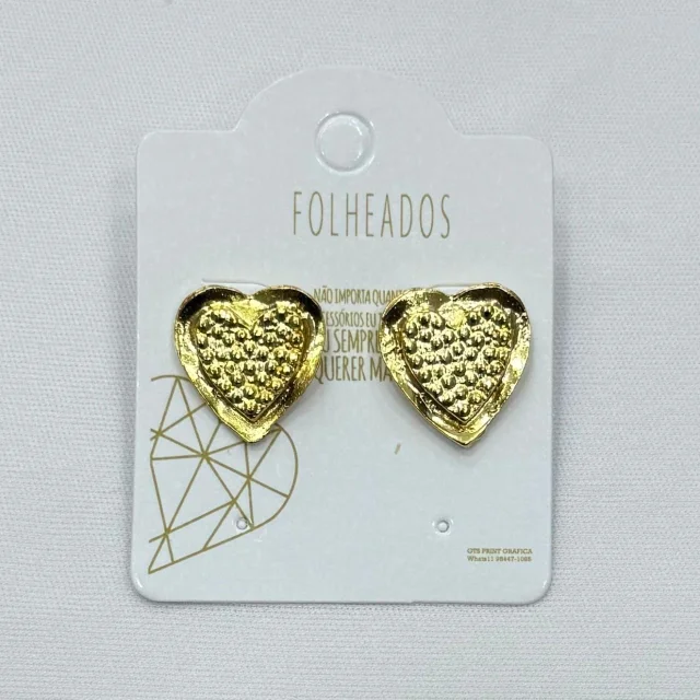 BRINCO FOLHEADO DOURADO CORAÇÃO TEXTURIZADO Atacado