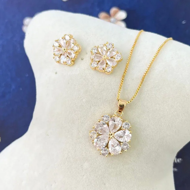 CONJUNTO FLOR ZIRCÔNIAS CRISTAL Atacado