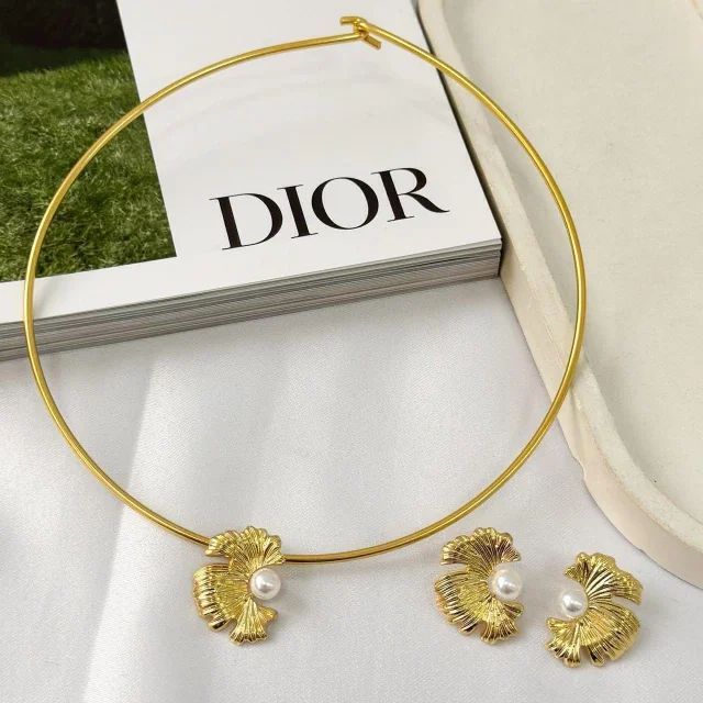 CONJUNTO DE ARO FLOR ABSTRATA COM PÉROLA Atacado